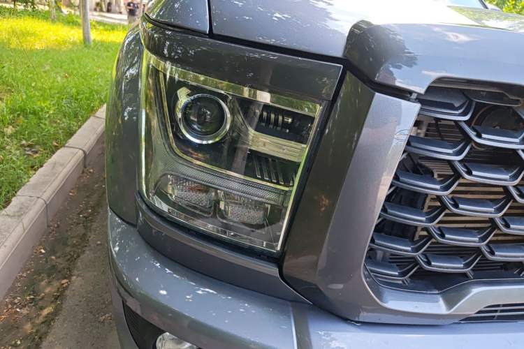 Used Great Wall King Kong Poer 2023 2.0T Manual Diesel Two-Wheel Drive Entrepreneurial Version with Long Bed – GW4D20M Right Front Headlight