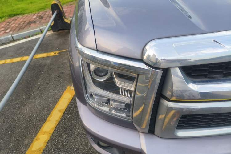 Used Great Wall King Kong Poer 2023 2.0T Automatic Diesel Two-Wheel Drive Elite Version with Long Bed – GW4D20M Right Front Headlight