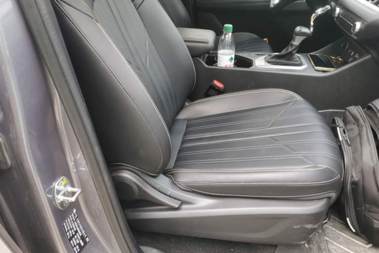 Used Great Wall King Kong Poer 2023 2.0T Automatic Diesel Two-Wheel Drive Elite Version with Long Bed – GW4D20M Right Front Seat