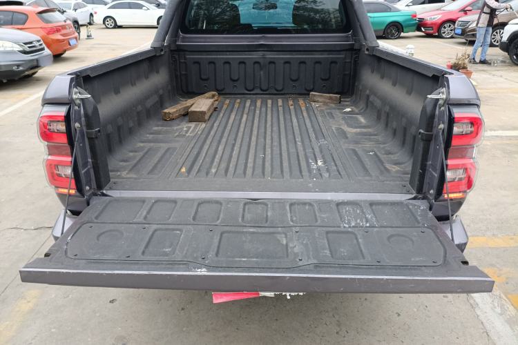Used Great Wall King Kong Poer 2023 2.0T Automatic Diesel Two-Wheel-Drive Elite Version Flatbed GW4D20M Trunk