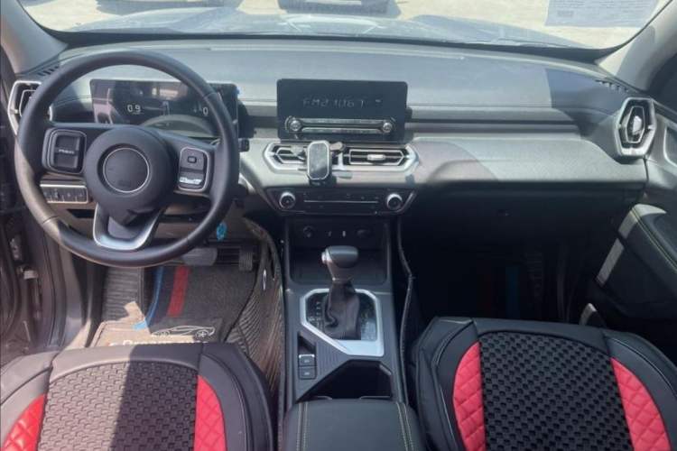 Used Great Wall King Kong Poer 2023 2.0T Automatic Diesel Two-Wheel-Drive Elite Version Flatbed GW4D20M Interior 1