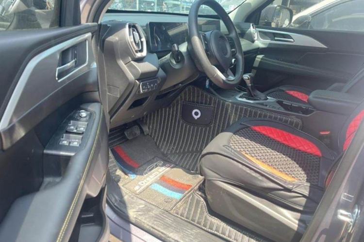 Used Great Wall King Kong Poer 2023 2.0T Automatic Diesel Two-Wheel-Drive Elite Version Flatbed GW4D20M Interior 2