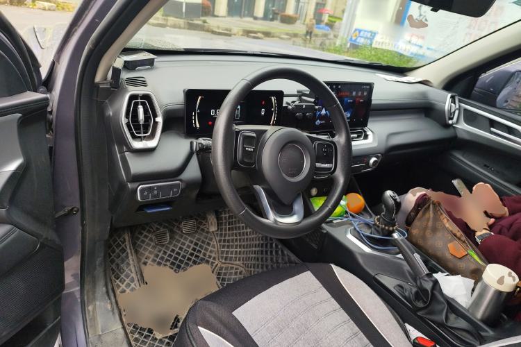 Used Great Wall King Kong Poer 2023 2.0T Manual Diesel Two-Wheel Drive Entrepreneurial Version with Long Flat Bed GW4D20M Center Console