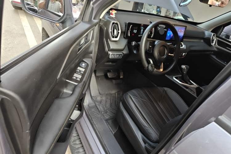 Used Great Wall King Kong Poer 2023 2.0T Automatic Diesel Two-Wheel-Drive Elite Version Flatbed GW4D20M Driver Seat