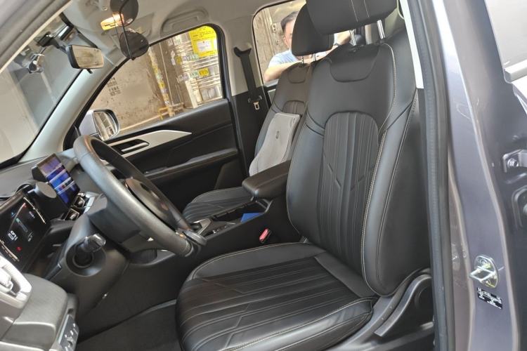 Used Great Wall King Kong Poer 2023 2.0T Automatic Diesel Two-Wheel-Drive Elite Version Flatbed GW4D20M Left Front Seat