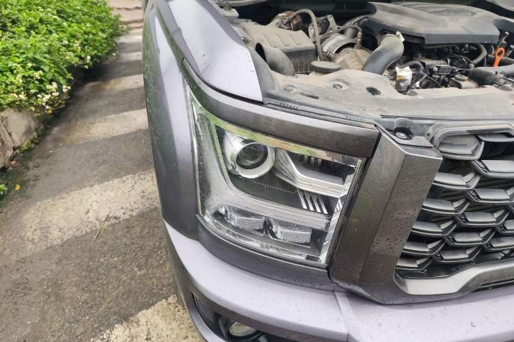 Used Great Wall King Kong Poer 2023 2.0T Manual Diesel Two-Wheel Drive Entrepreneurial Version with Long Flat Bed GW4D20M Right Front Headlight