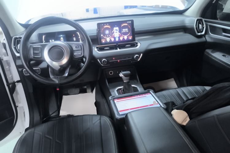 Used Great Wall King Kong Poer 2023 2.0T Automatic Diesel 4x4 Elite Long-Box GW4D20M Center Console