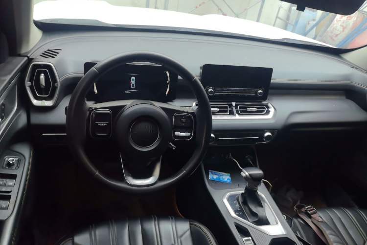 Used Great Wall King Kong Poer 2023 2.0T Automatic Diesel 4x4 Elite Edition Flatbed GW4D20M Center Console
