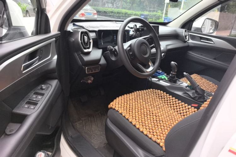 Used Great Wall King Kong Poer 2023 2.0T Manual Gasoline Two-Wheel-Drive Base Version with Long Bed – GW4C20C Driver Seat