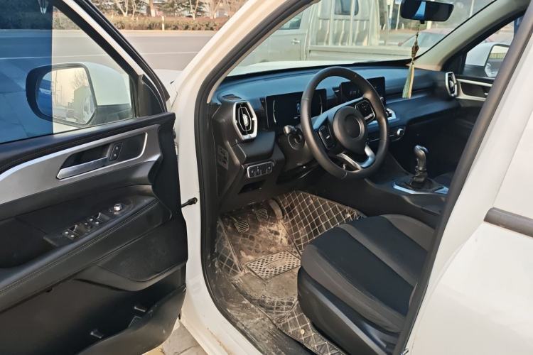 Used Great Wall King Kong Poer 2023 2.0T Manual Diesel Two-Wheel Drive Entrepreneurial Version with Long Flat Bed GW4D20M Driver Seat