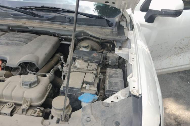 Used Great Wall King Kong Poer 2023 2.0T Manual Gasoline Two-Wheel-Drive Base Version with Long Bed – GW4C20C Engine Bay Left