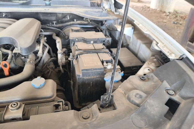 Used Great Wall King Kong Poer 2023 2.0T Automatic Diesel Two-Wheel-Drive Elite Version Flatbed GW4D20M Engine Bay Left