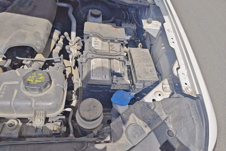 Used Great Wall King Kong Poer 2023 2.0T Manual Gasoline 4x4 Base-Trim Long-Box GW4C20C Engine Bay Left