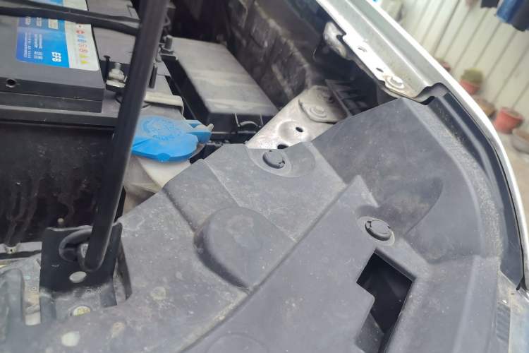 Used Great Wall King Kong Poer 2023 2.0T Automatic Diesel 4x4 Elite Edition Flatbed GW4D20M Engine Bay Left