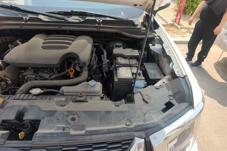 Used Great Wall King Kong Poer 2023 2.0T Automatic Diesel Two-Wheel-Drive Elite Version Flatbed GW4D20M Engine Bay Left