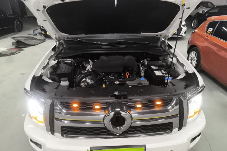 Used Great Wall King Kong Poer 2023 2.0T Automatic Diesel 4x4 Elite Long-Box GW4D20M Engine Bay
