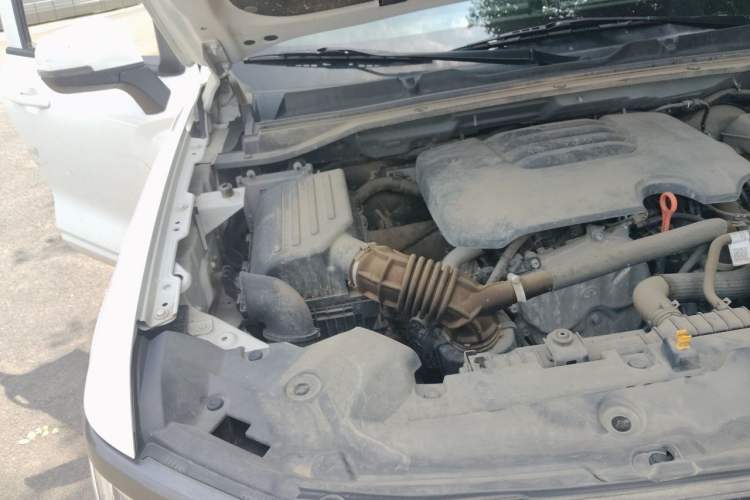 Used Great Wall King Kong Poer 2023 2.0T Manual Gasoline Two-Wheel-Drive Base Version with Long Bed – GW4C20C Engine Bay Right
