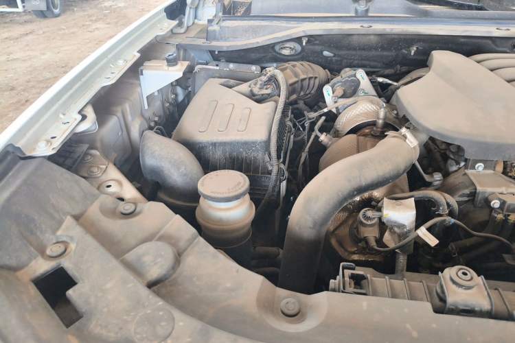 Used Great Wall King Kong Poer 2023 2.0T Automatic Diesel Two-Wheel-Drive Elite Version Flatbed GW4D20M Engine Bay Right