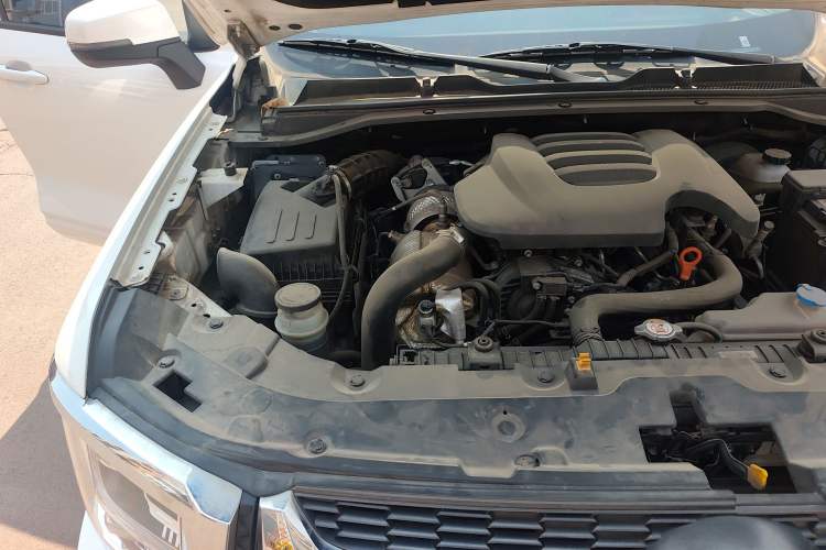 Used Great Wall King Kong Poer 2023 2.0T Automatic Diesel Two-Wheel-Drive Elite Version Flatbed GW4D20M Engine Bay Right