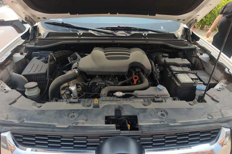 Used Great Wall King Kong Poer 2023 2.0T Automatic Diesel Two-Wheel-Drive Elite Version Flatbed GW4D20M Engine Bay