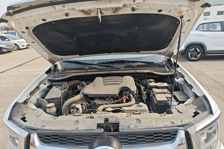 Used Great Wall King Kong Poer 2023 2.0T Automatic Diesel Two-Wheel-Drive Elite Version Flatbed GW4D20M Engine Bay