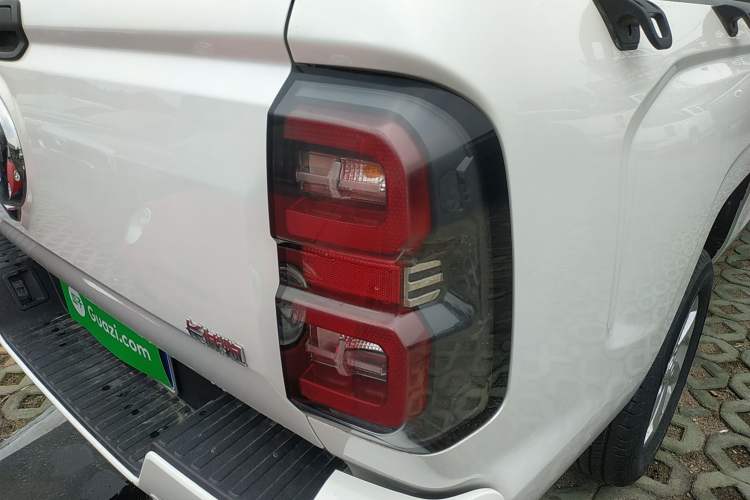 Used Great Wall King Kong Poer 2023 2.0T Manual Diesel Two-Wheel Drive Entrepreneurial Version with Long Flat Bed GW4D20M Exterior 6