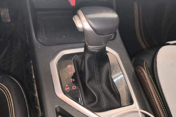 Used Great Wall King Kong Poer 2023 2.0T Automatic Diesel Two-Wheel-Drive Elite Version Flatbed GW4D20M Gear Lever