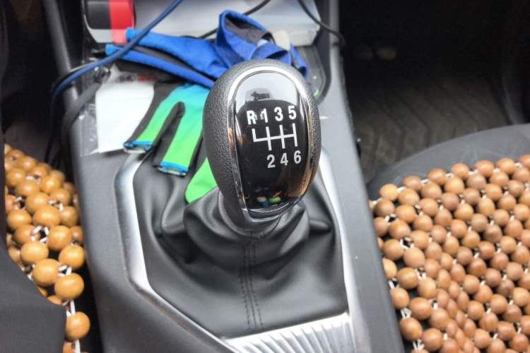 Used Great Wall King Kong Poer 2023 2.0T Manual Gasoline Two-Wheel-Drive Base Version with Long Bed – GW4C20C Gear Lever