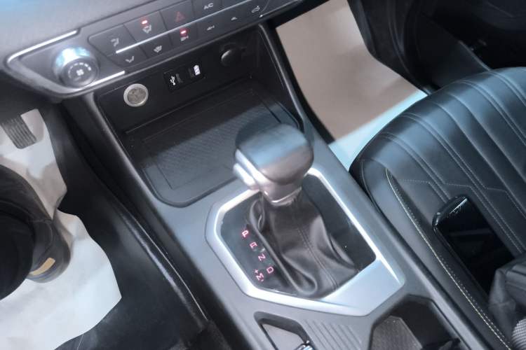 Used Great Wall King Kong Poer 2023 2.0T Automatic Diesel 4x4 Elite Long-Box GW4D20M Gear Lever