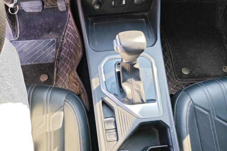 Used Great Wall King Kong Poer 2023 2.0T Automatic Diesel Two-Wheel-Drive Elite Version Flatbed GW4D20M Gear Lever