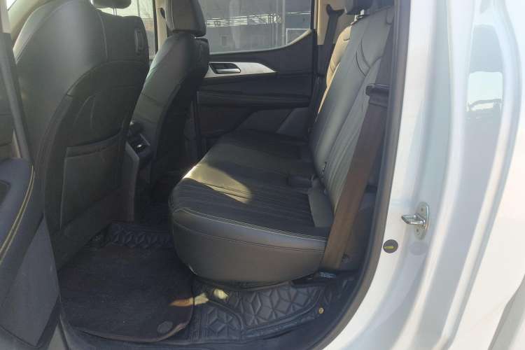 Used Great Wall King Kong Poer 2023 2.0T Automatic Diesel 4x4 Elite Long-Box GW4D20M Interior 1