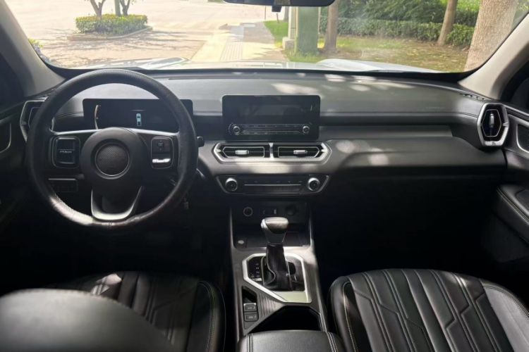 Used Great Wall King Kong Poer 2023 2.0T Automatic Diesel Two-Wheel Drive Elite Version with Long Bed – GW4D20M Interior 1