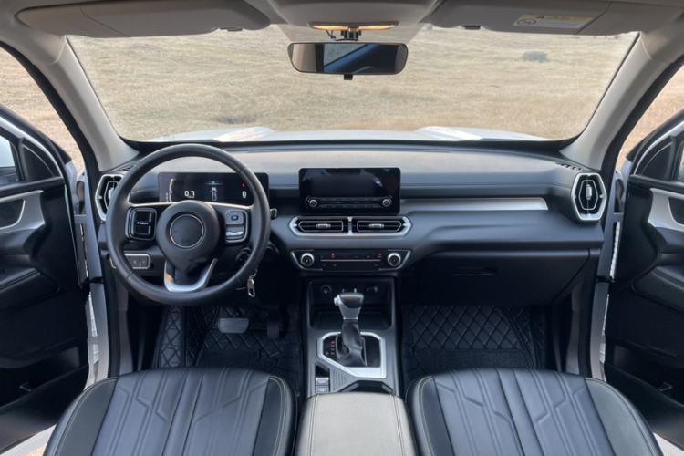Used Great Wall King Kong Poer 2023 2.0T Automatic Diesel Two-Wheel-Drive Elite Version Flatbed GW4D20M Interior 1