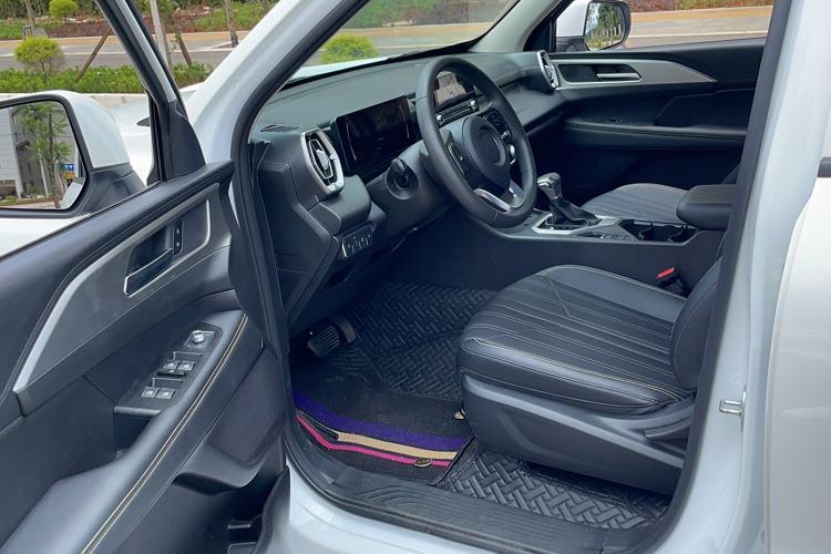 Used Great Wall King Kong Poer 2023 2.0T Automatic Diesel 4x4 Elite Long-Box GW4D20M Interior 2