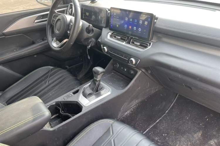 Used Great Wall King Kong Poer 2023 2.0T Automatic Diesel Two-Wheel-Drive Elite Version Flatbed GW4D20M Interior 2