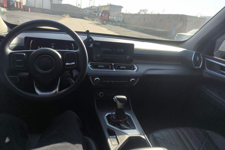Used Great Wall King Kong Poer 2023 2.0T Automatic Diesel 4x4 Elite Long-Box GW4D20M Interior 3