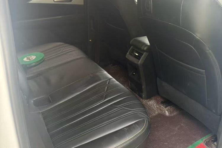 Used Great Wall King Kong Poer 2023 2.0T Automatic Diesel Two-Wheel Drive Elite Version with Long Bed – GW4D20M Interior 3