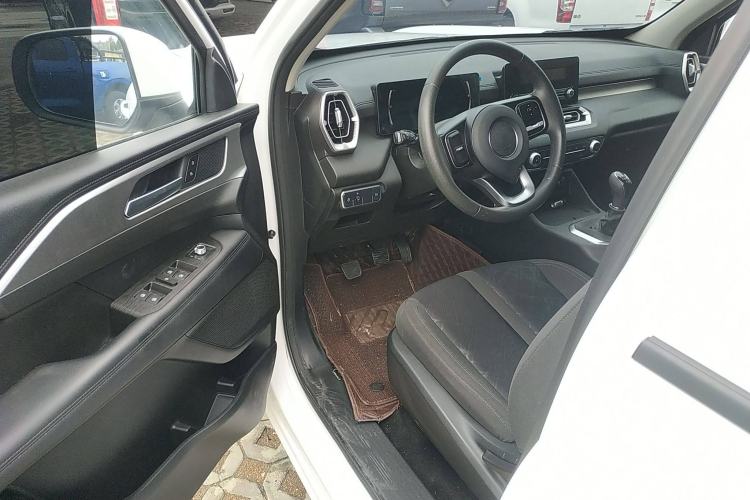 Used Great Wall King Kong Poer 2023 2.0T Manual Diesel Two-Wheel Drive Entrepreneurial Version with Long Flat Bed GW4D20M Interior 3