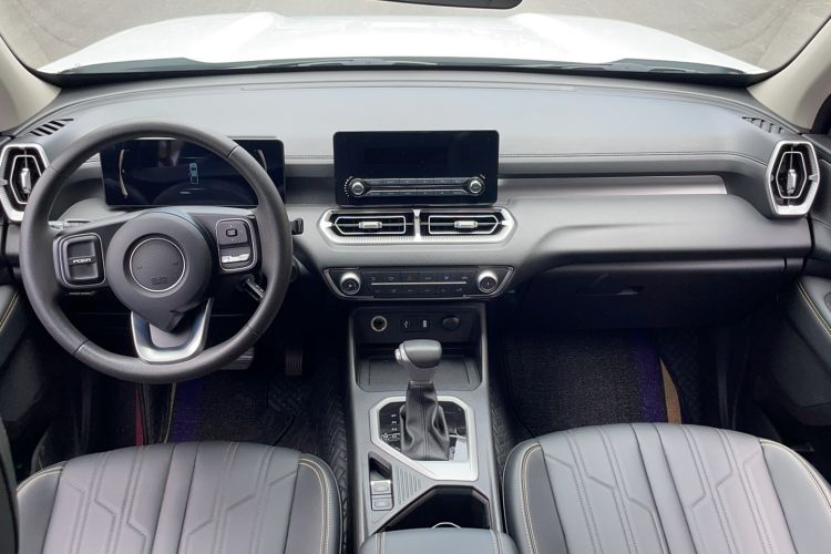 Used Great Wall King Kong Poer 2023 2.0T Automatic Diesel 4x4 Elite Long-Box GW4D20M Interior 3