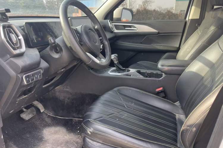 Used Great Wall King Kong Poer 2023 2.0T Automatic Diesel Two-Wheel-Drive Elite Version Flatbed GW4D20M Interior 3