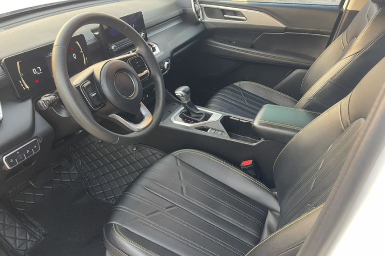 Used Great Wall King Kong Poer 2023 2.0T Automatic Diesel Two-Wheel-Drive Elite Version Flatbed GW4D20M Interior 5