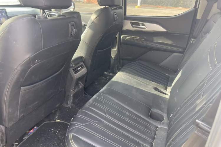 Used Great Wall King Kong Poer 2023 2.0T Automatic Diesel Two-Wheel-Drive Elite Version Flatbed GW4D20M Interior 5