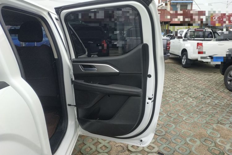 Used Great Wall King Kong Poer 2023 2.0T Manual Diesel Two-Wheel Drive Entrepreneurial Version with Long Flat Bed GW4D20M Interior 6