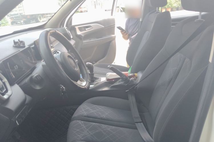 Used Great Wall King Kong Poer 2023 2.0T Manual Gasoline Two-Wheel-Drive Base Version with Long Bed – GW4C20C Left Front Seat