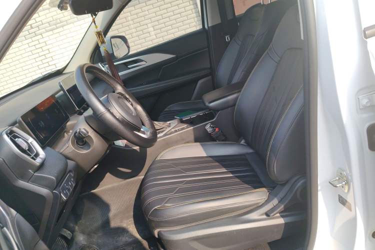 Used Great Wall King Kong Poer 2023 2.0T Automatic Diesel Two-Wheel Drive Elite Version with Long Bed – GW4D20M Left Front Seat