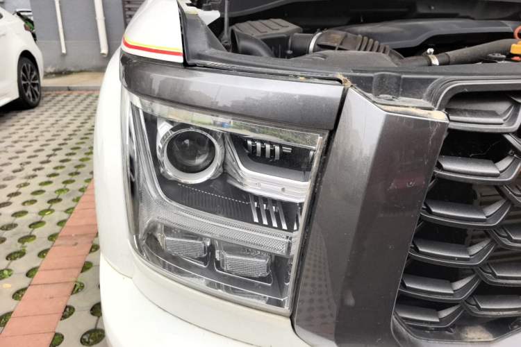 Used Great Wall King Kong Poer 2023 2.0T Manual Gasoline Two-Wheel-Drive Base Version with Long Bed – GW4C20C Right Front Headlight