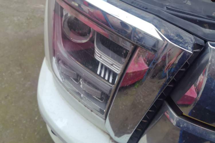 Used Great Wall King Kong Poer 2023 2.0T Automatic Diesel 4x4 Elite Edition Flatbed GW4D20M Right Front Headlight
