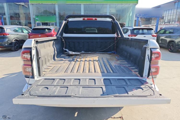 Used Great Wall King Kong Poer 2023 2.0T Automatic Diesel Two-Wheel-Drive Elite Version Flatbed GW4D20M Trunk