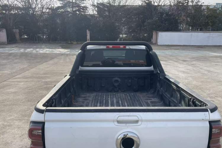 Used Great Wall King Kong Poer 2023 2.0T Automatic Diesel Two-Wheel-Drive Elite Version Flatbed GW4D20M Trunk