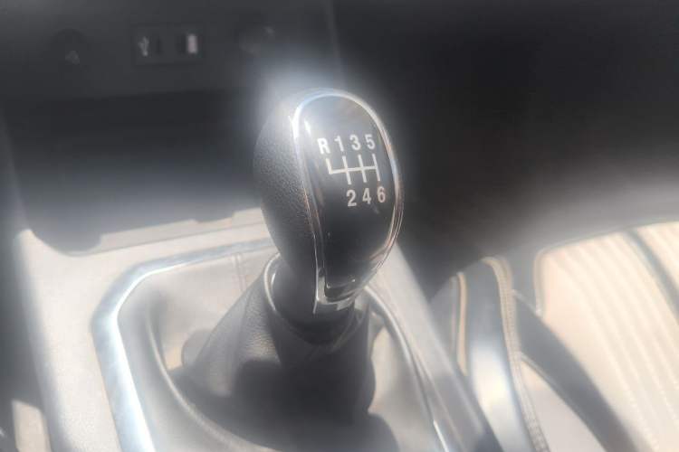 Used Great Wall King Kong Poer 2023 2.0T Manual Gasoline Two-Wheel-Drive Elite Version with Long Bed – GW4C20C Gear Lever